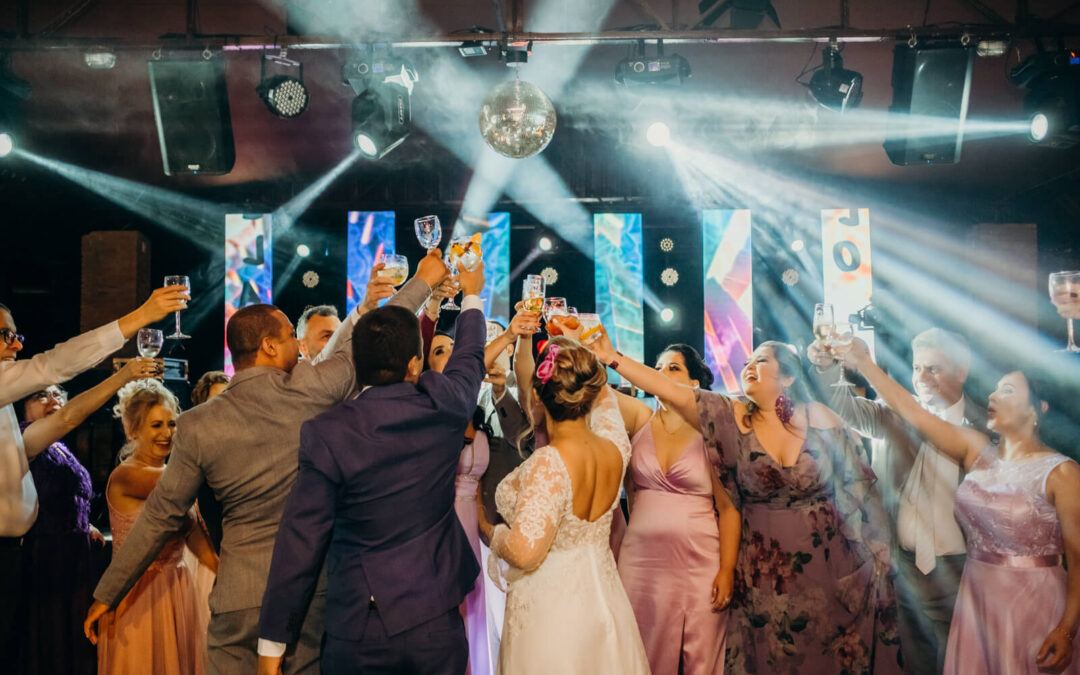 Dicas essenciais para escolher som e iluminação profissional no seu casamento